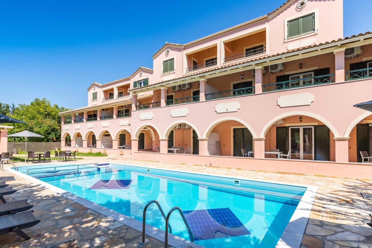 Bella De Lux Apts Ipsos Exterior photo