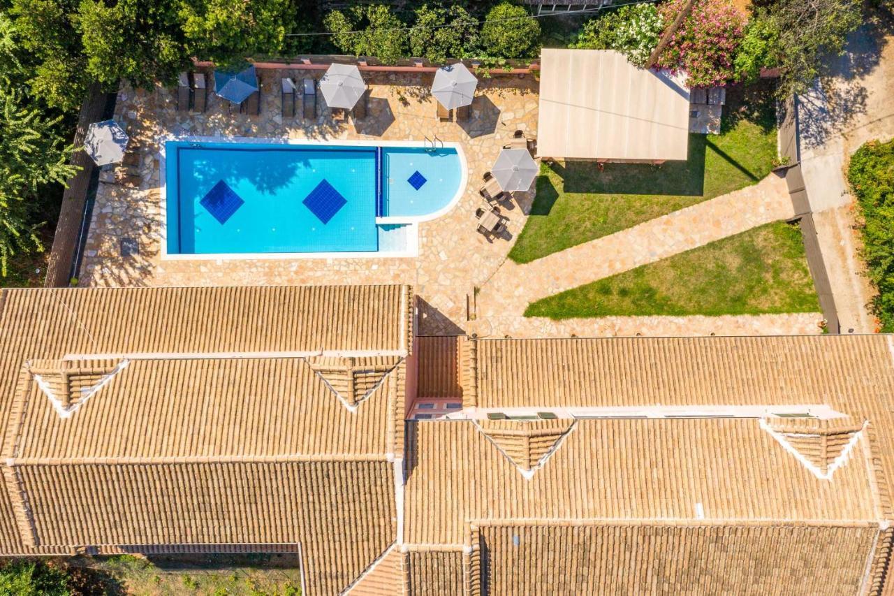 Bella De Lux Apts Ipsos Exterior photo