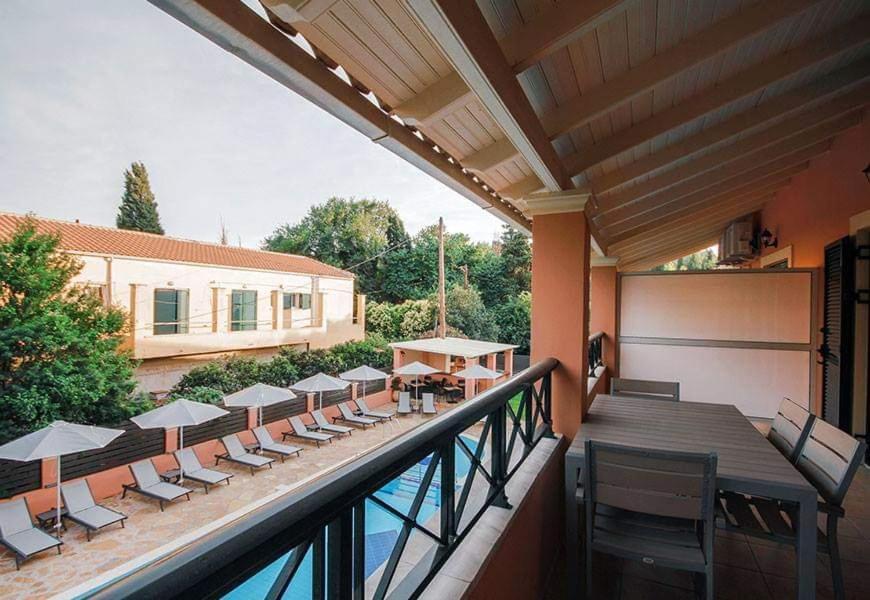 Bella De Lux Apts Ipsos Exterior photo